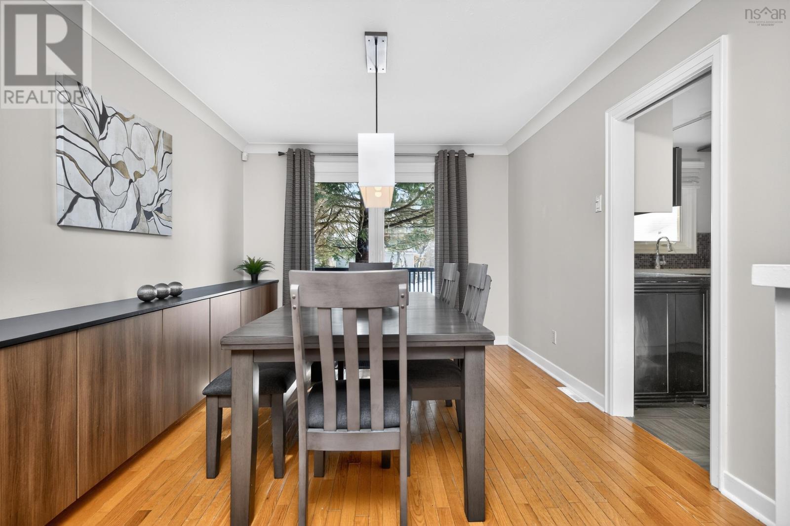 37 LAWNSDALE DRIVE - 9