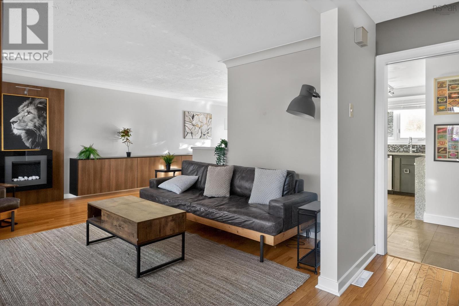 37 LAWNSDALE DRIVE - 4