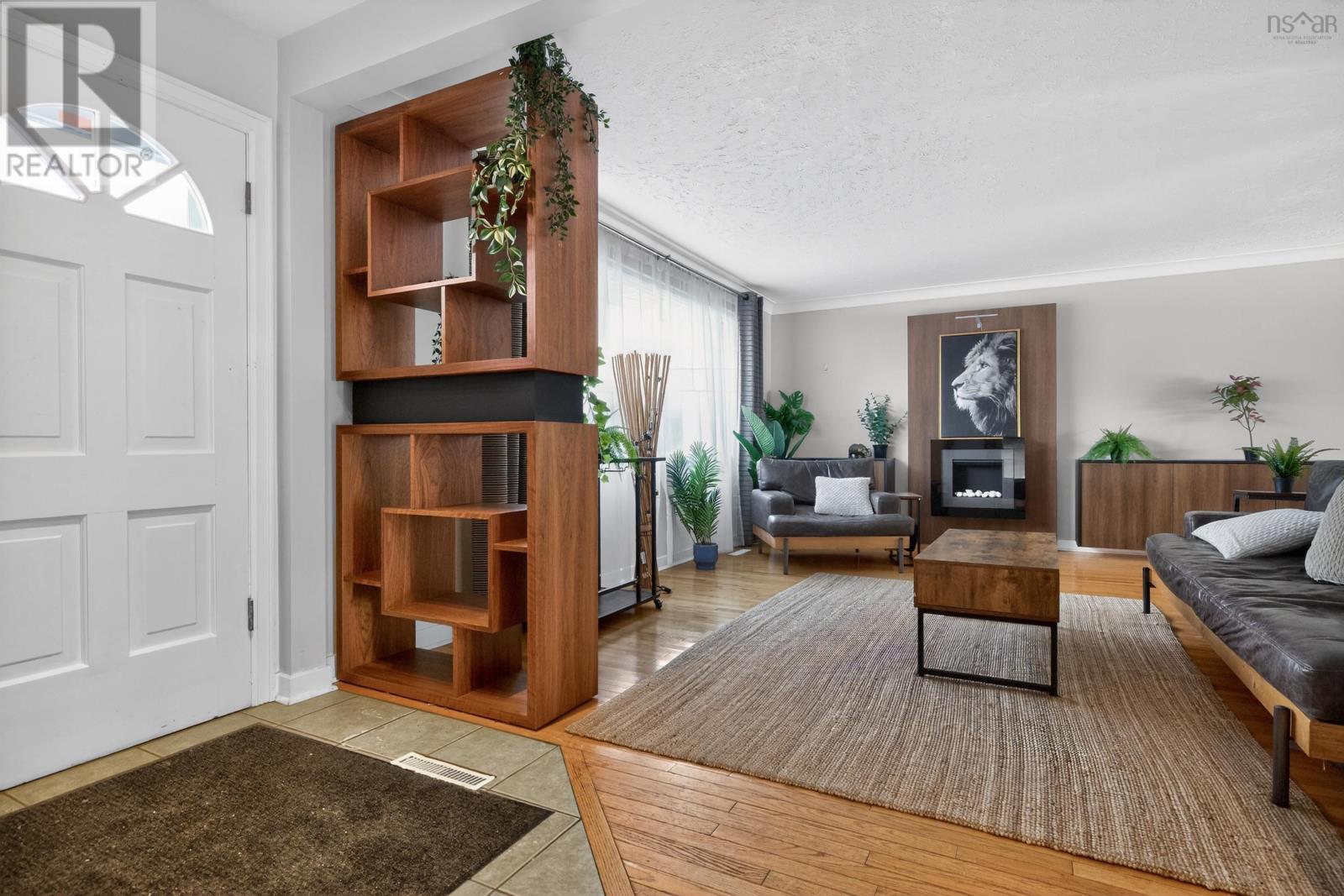 37 LAWNSDALE DRIVE - 2