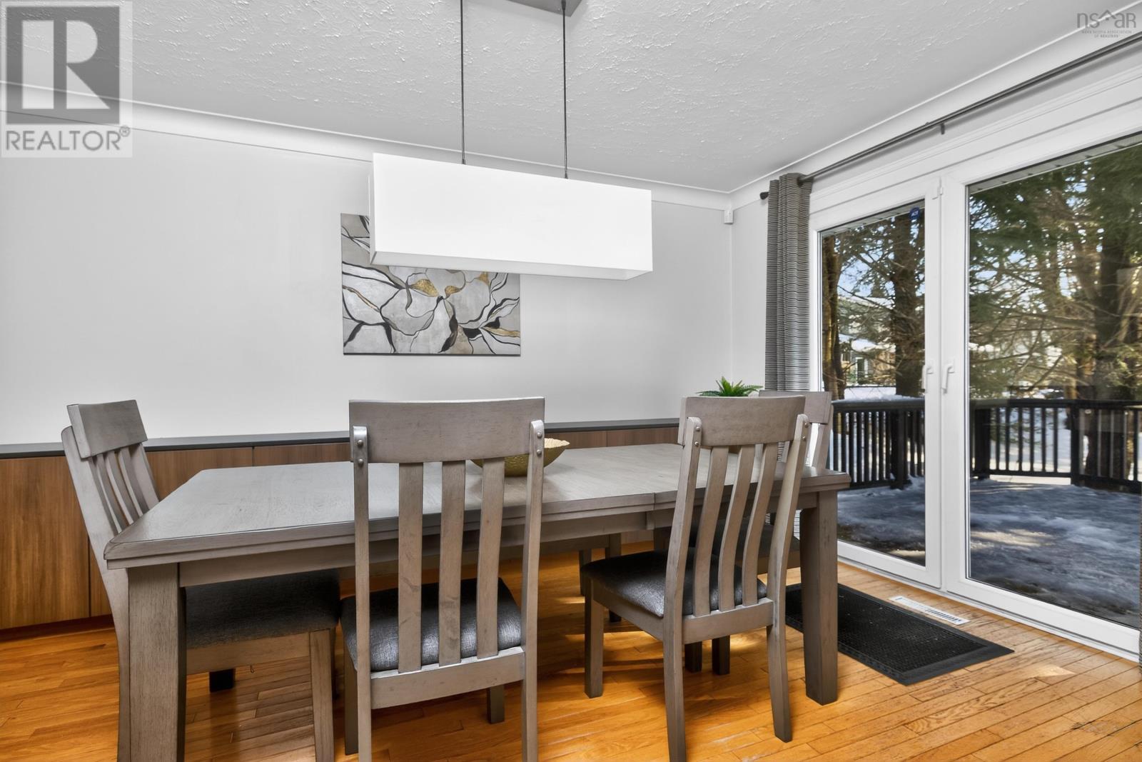 37 LAWNSDALE DRIVE - 11