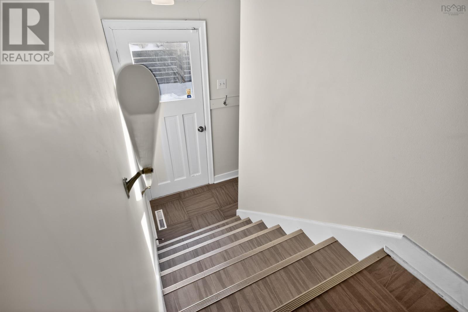 37 LAWNSDALE DRIVE - 36