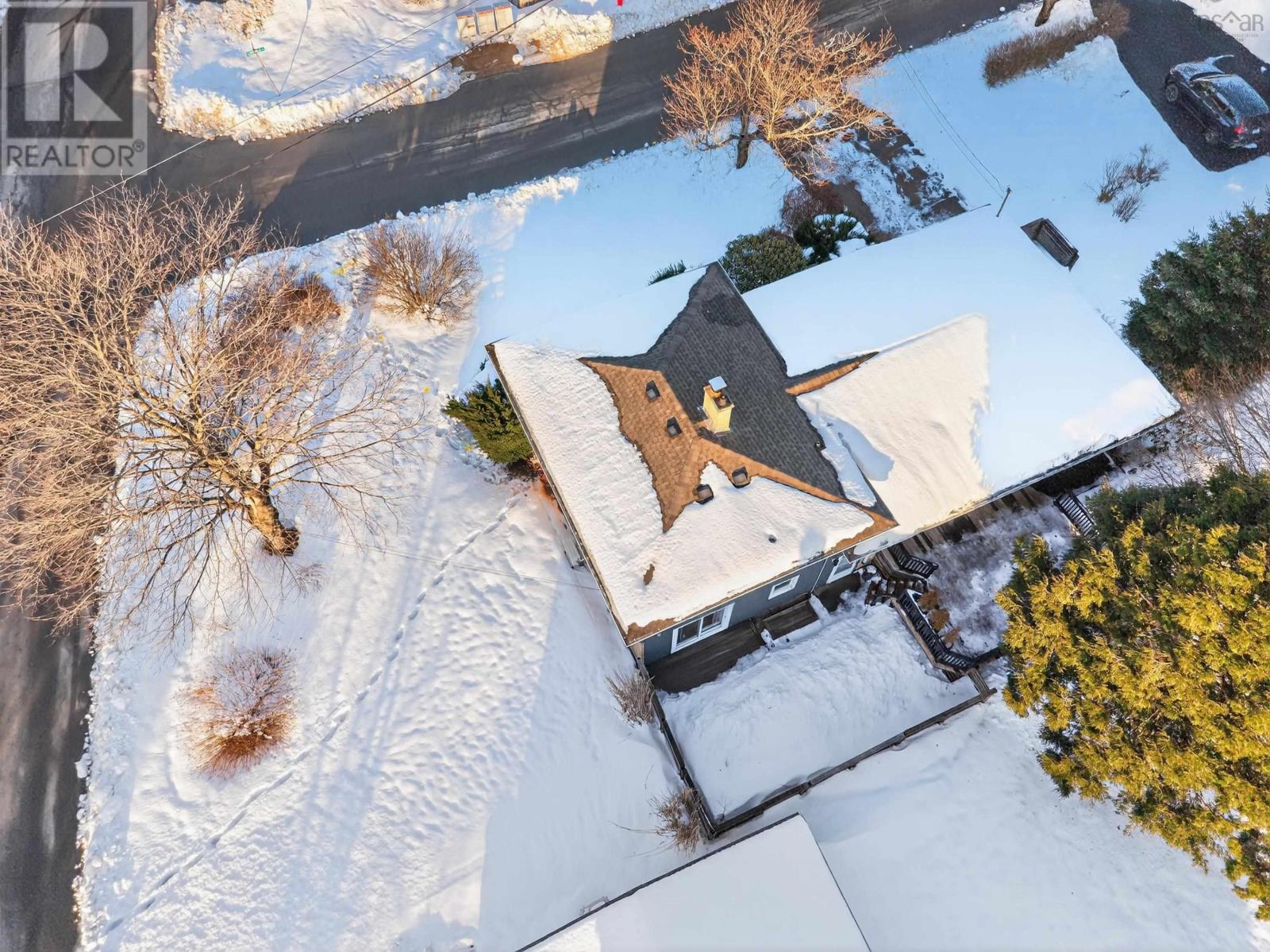 37 LAWNSDALE DRIVE - 48