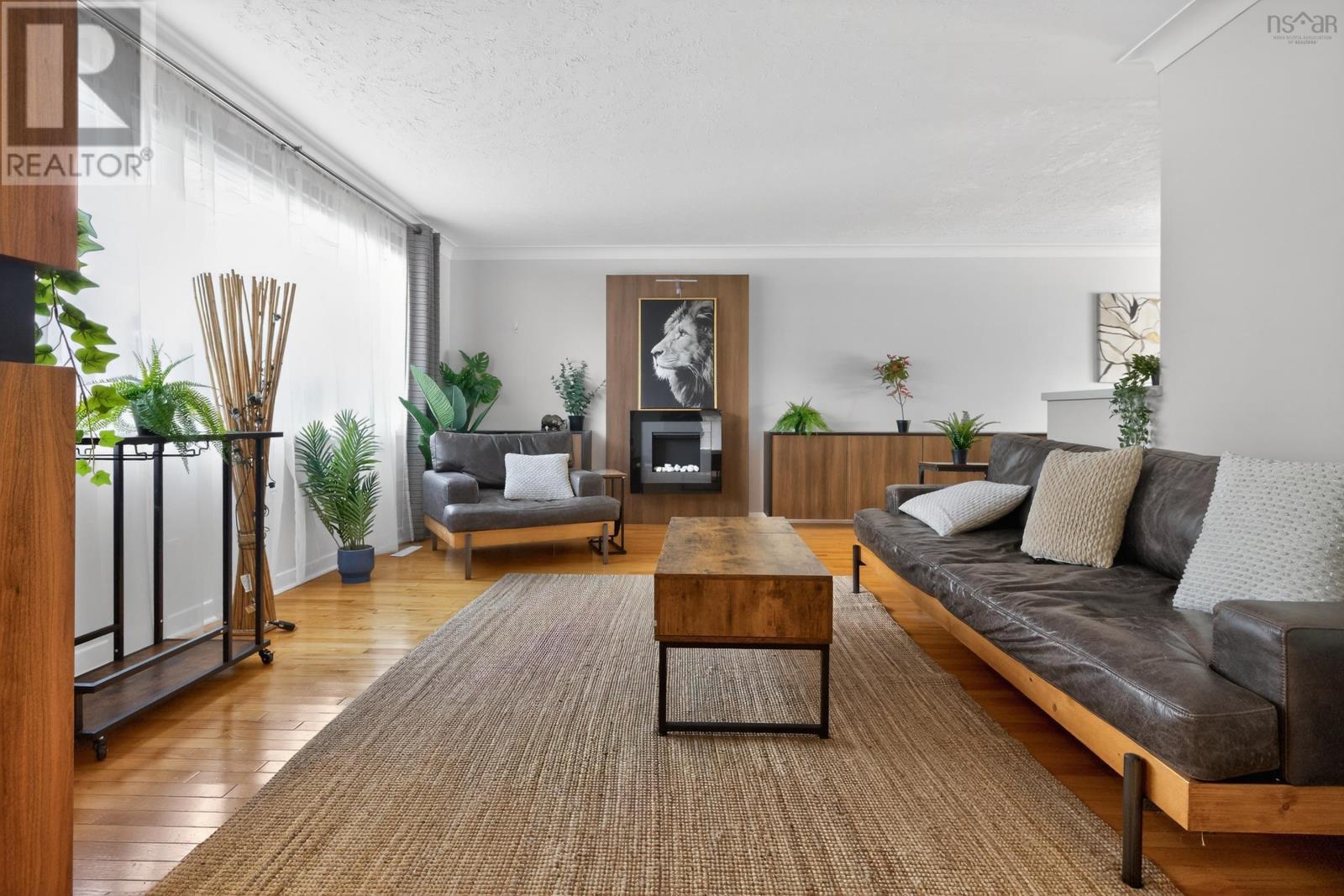 37 LAWNSDALE DRIVE - 3