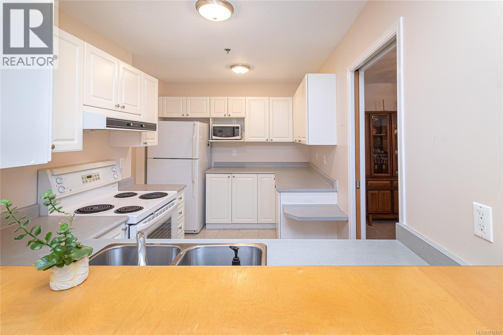 #309 3009 BRITTANY DR - 9