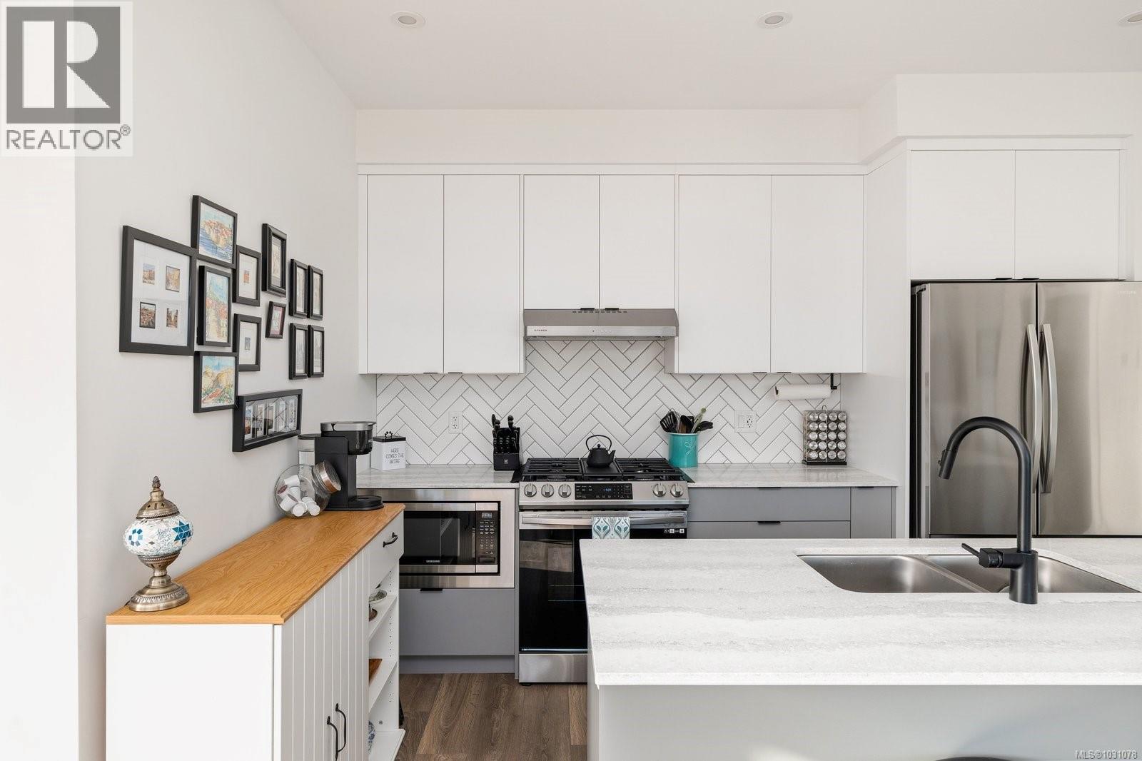 #402 1110 SAMAR CRES - 10