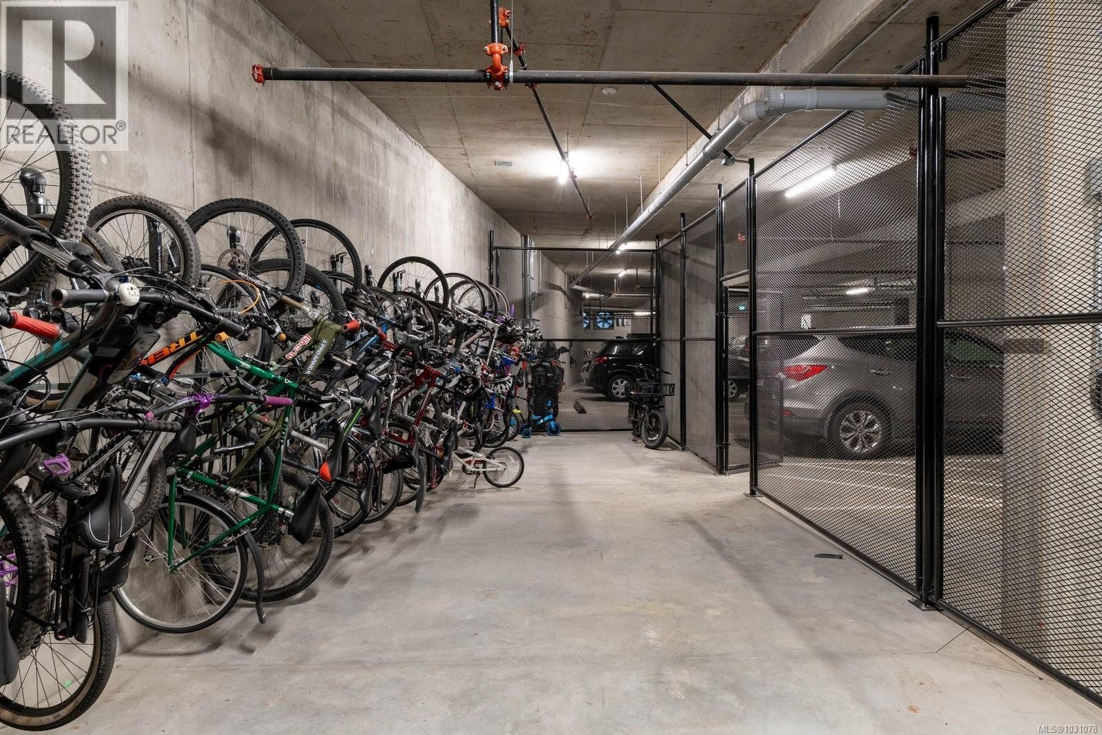 #402 1110 SAMAR CRES - 33