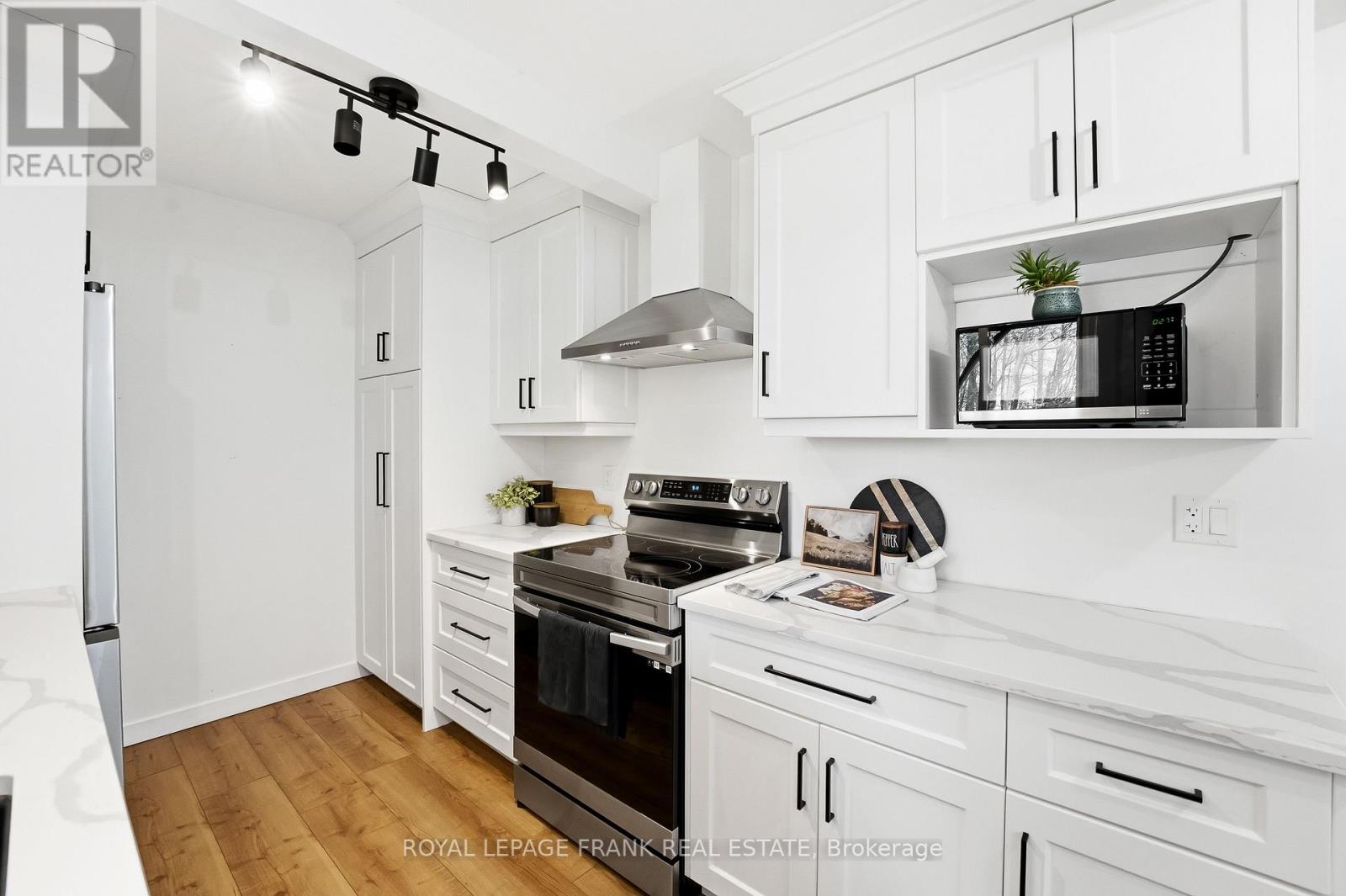 12 SHELLEY DRIVE - 23