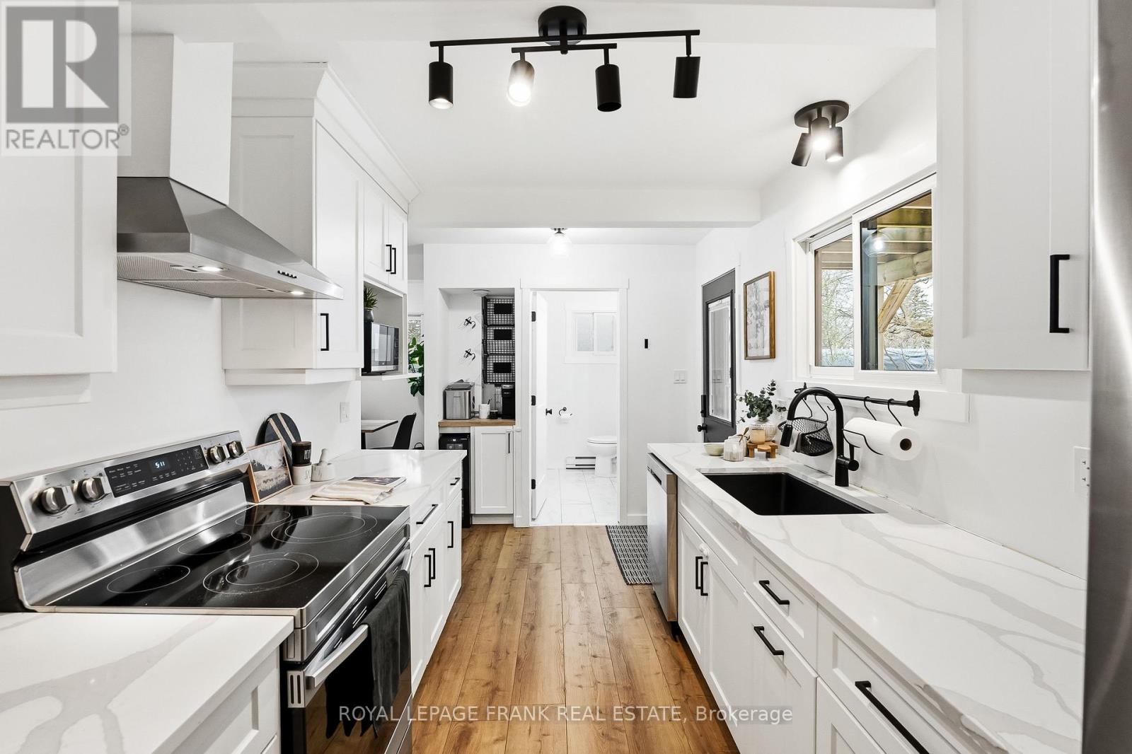 12 SHELLEY DRIVE - 24