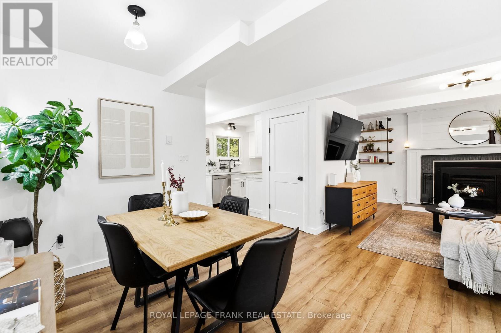 12 SHELLEY DRIVE - 26