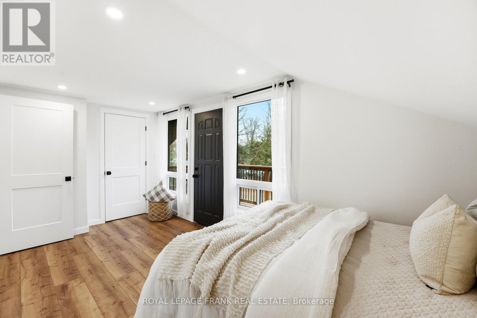 12 SHELLEY DRIVE - 29
