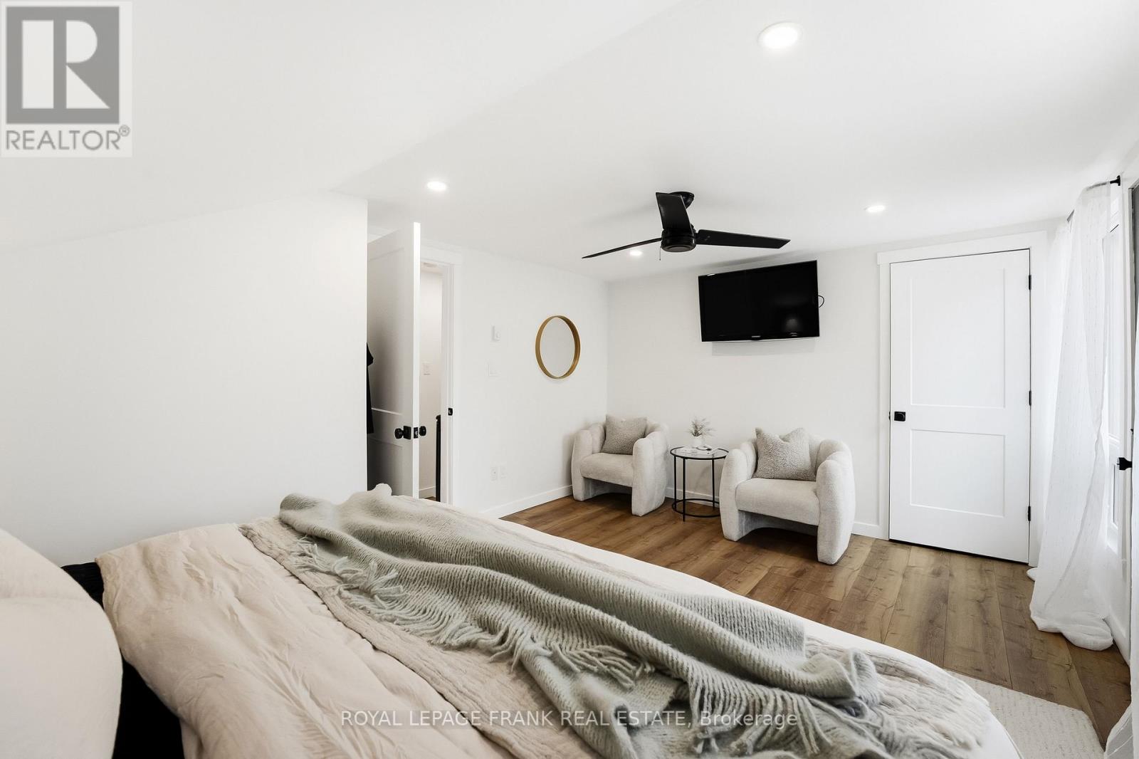 12 SHELLEY DRIVE - 33