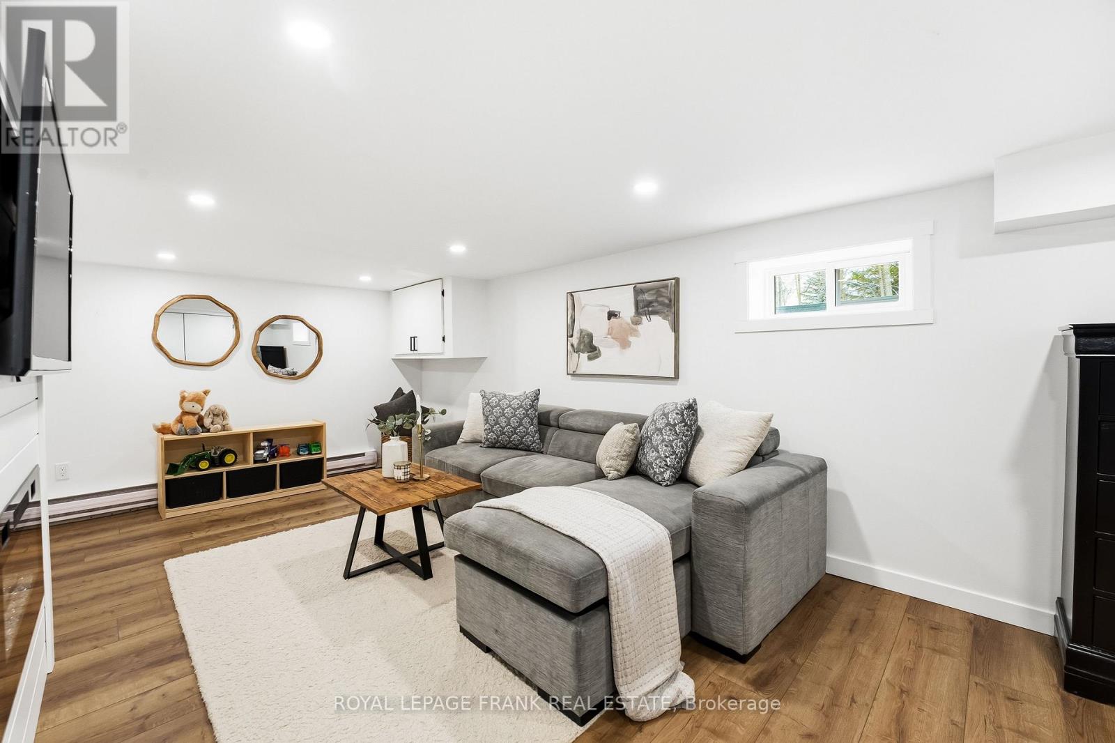 12 SHELLEY DRIVE - 39