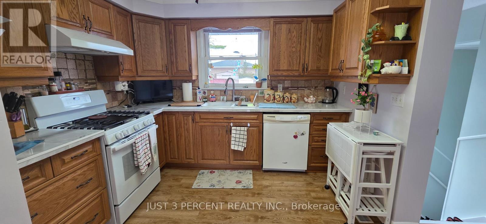 744 CRAWFORD PLACE — photo 4