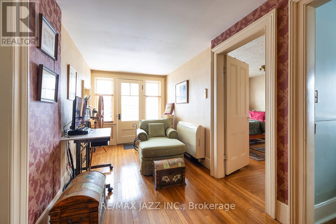 22 FRANCIS STREET - 24