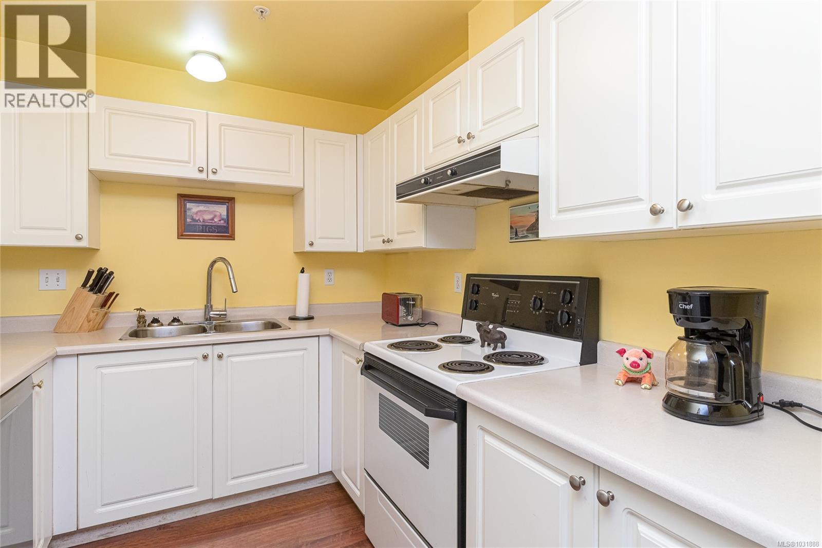 #304 2511 QUADRA ST - 8