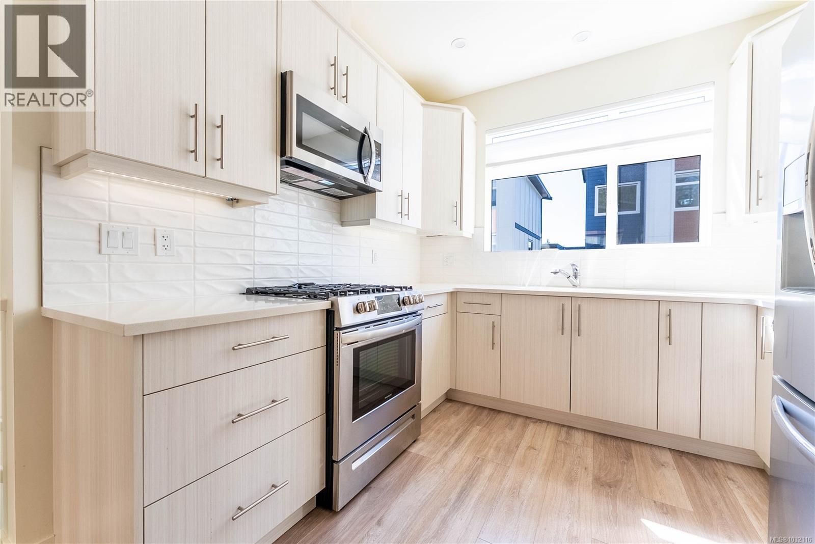 #109 3429 HAPPY VALLEY RD - 6