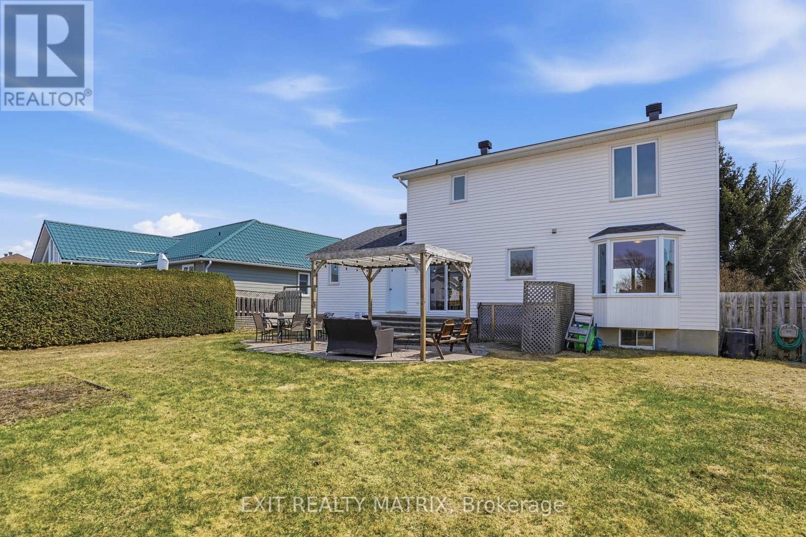 144 CENTENAIRE STREET - 33