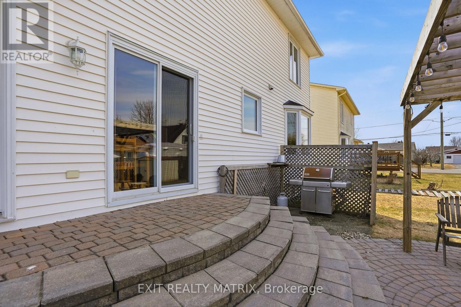 144 CENTENAIRE STREET - 34