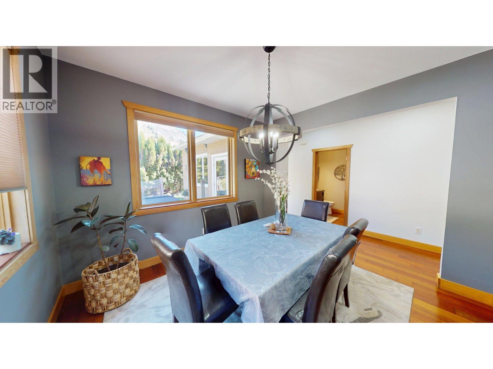 2455 Colin Crescent, Trail