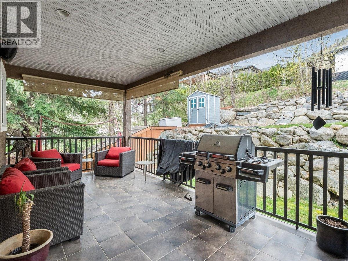 2455 Colin Crescent, Trail