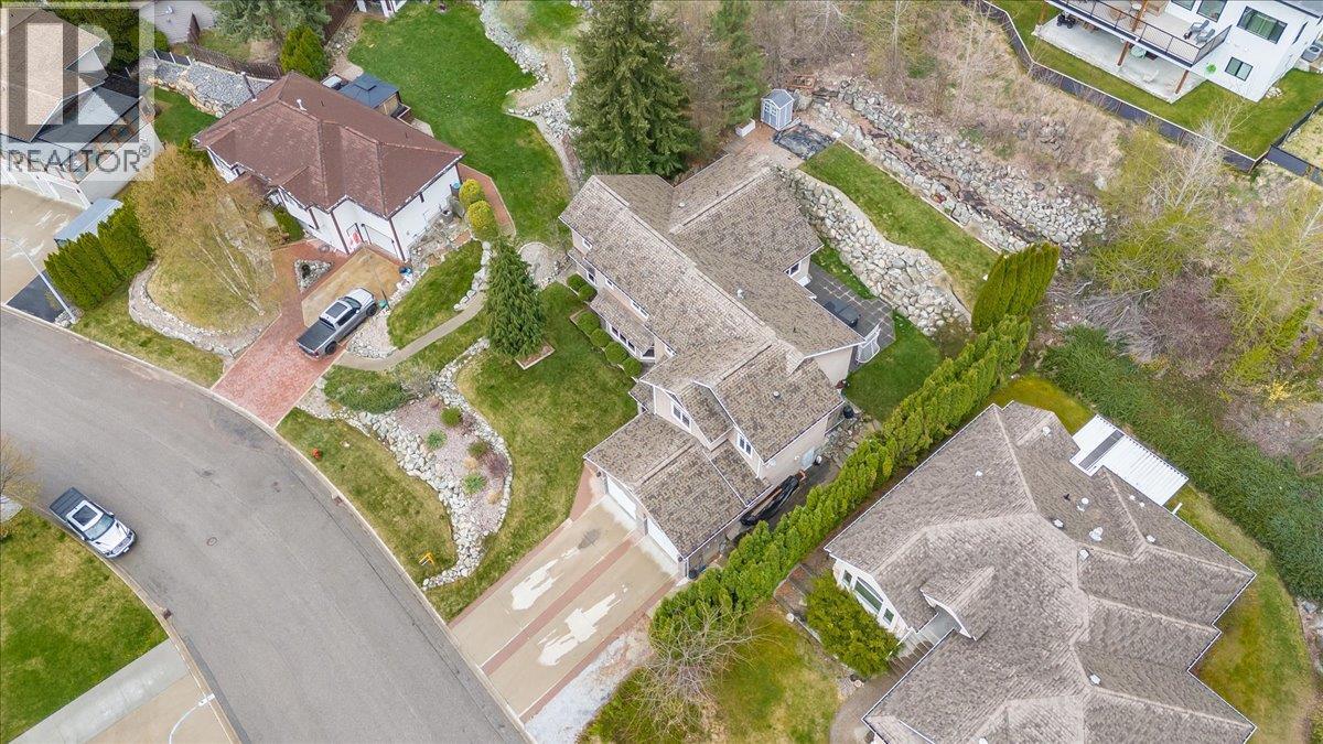 2455 Colin Crescent, Trail