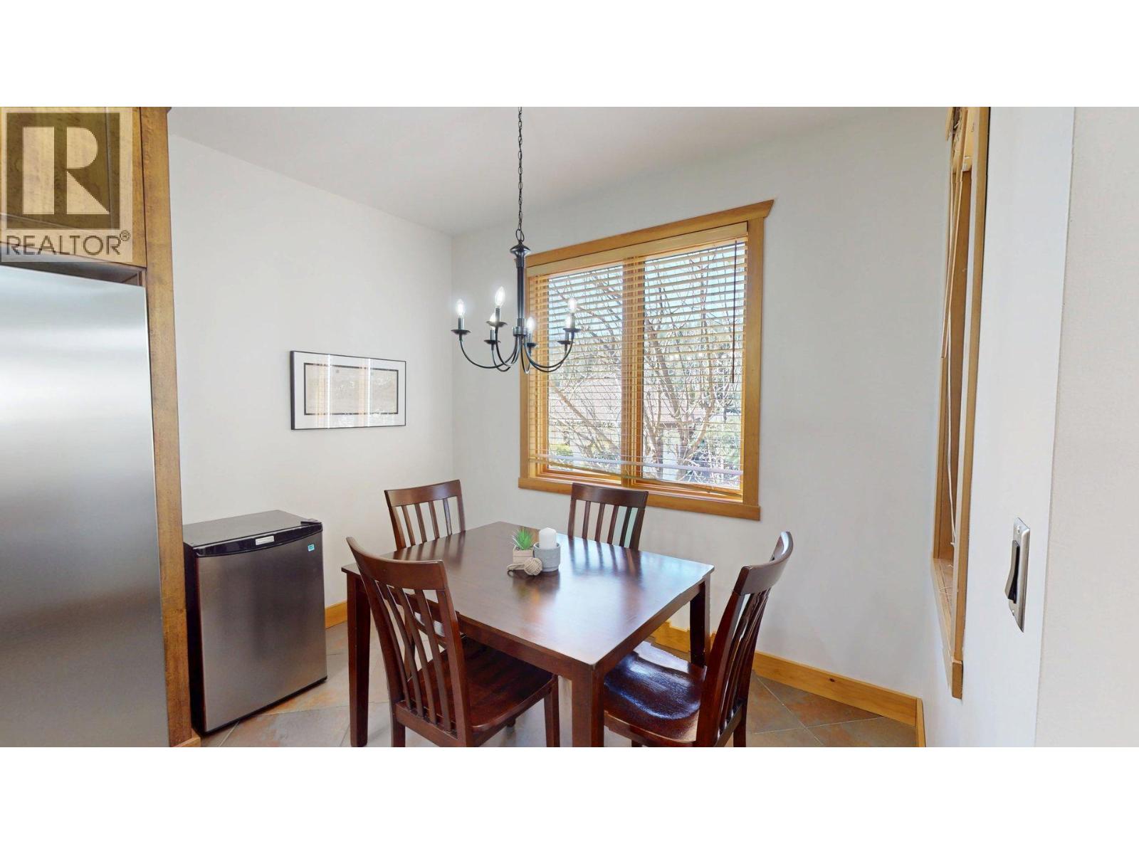 2455 Colin Crescent, Trail