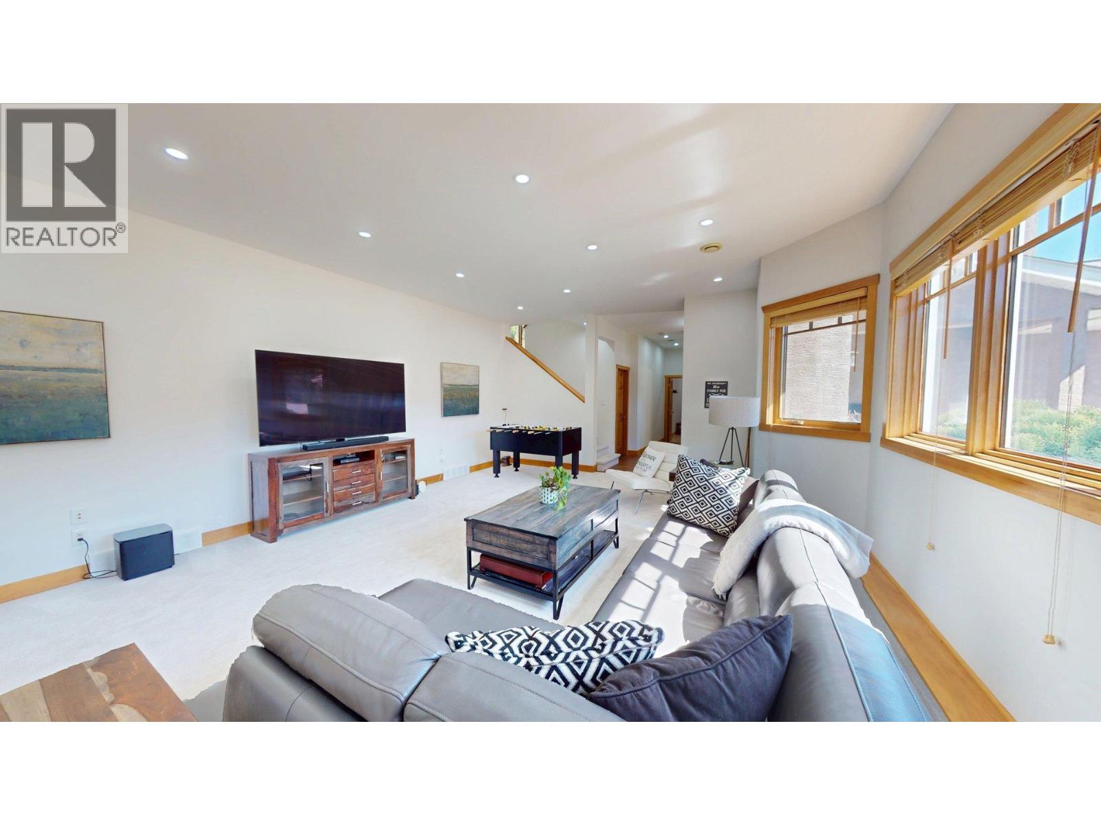 2455 Colin Crescent, Trail