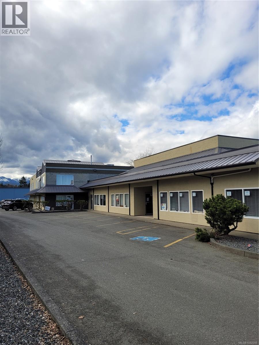 B 2435 Mansfield Dr, Courtenay — photo 2