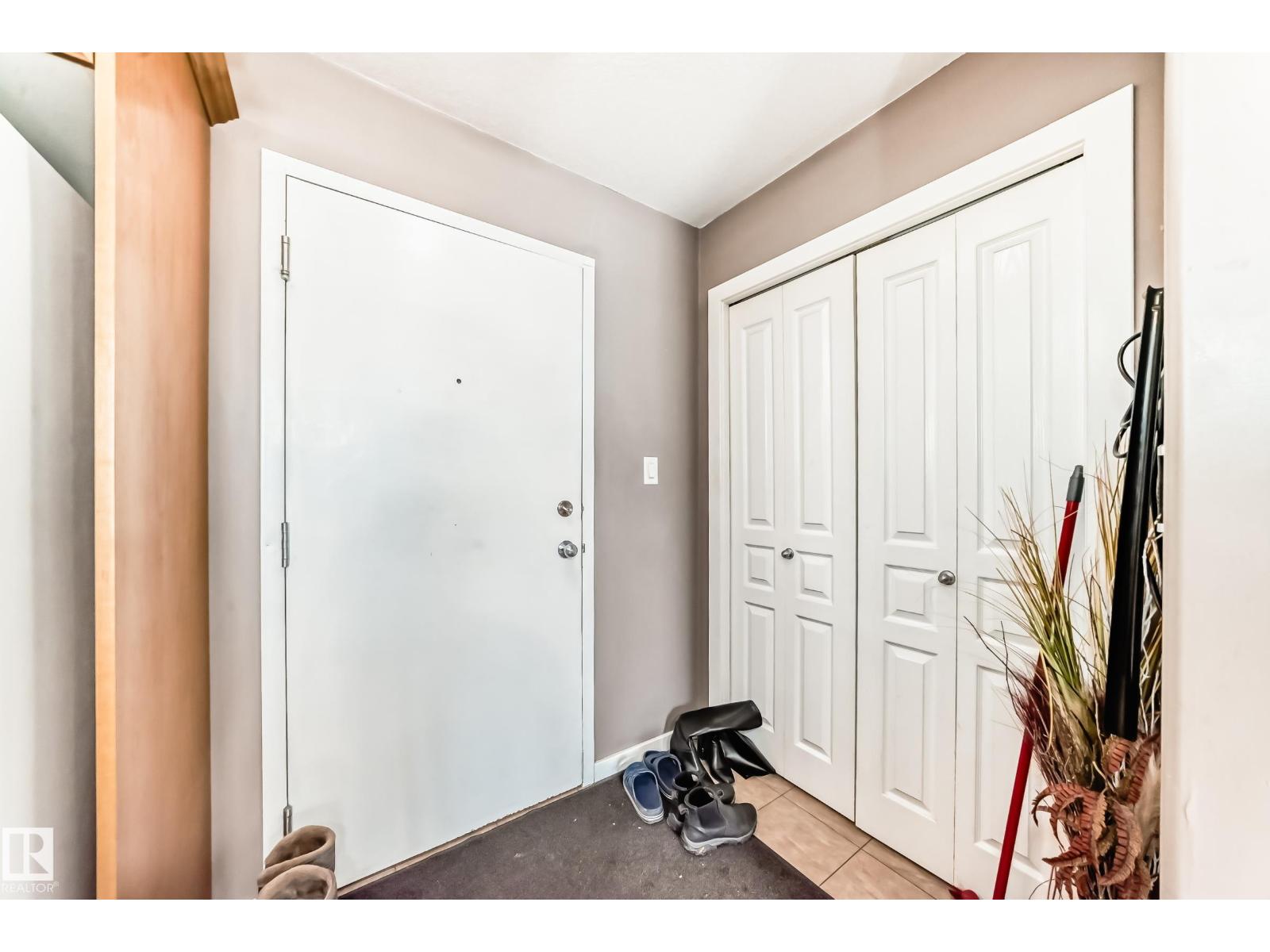 #203 11827 105 ST NW - 4