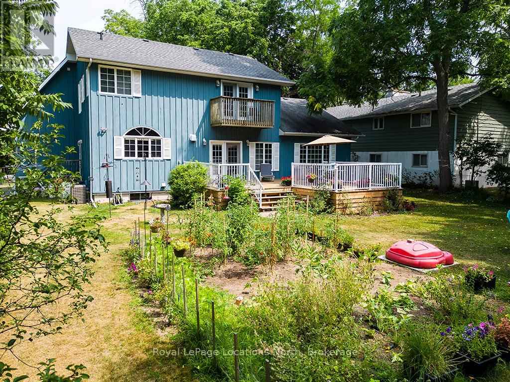 Western Facing Backyard - Full Of Sun