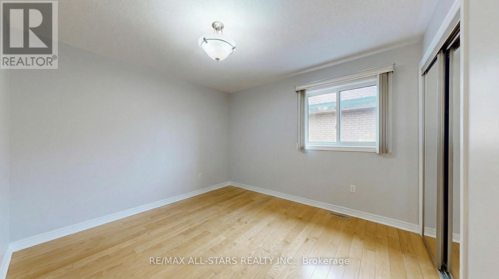 75 GLORIA CRESCENT - 33