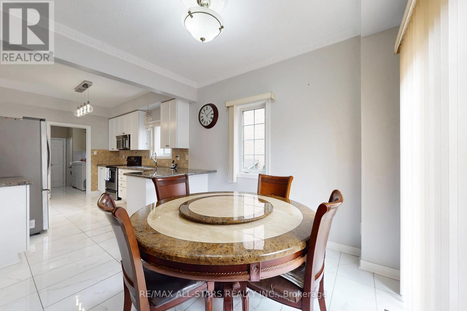 75 GLORIA CRESCENT - 24