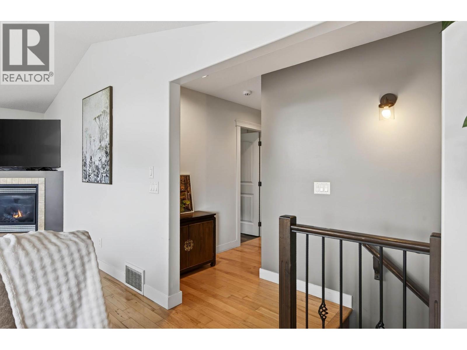 2633 TELFORD DRIVE - 25