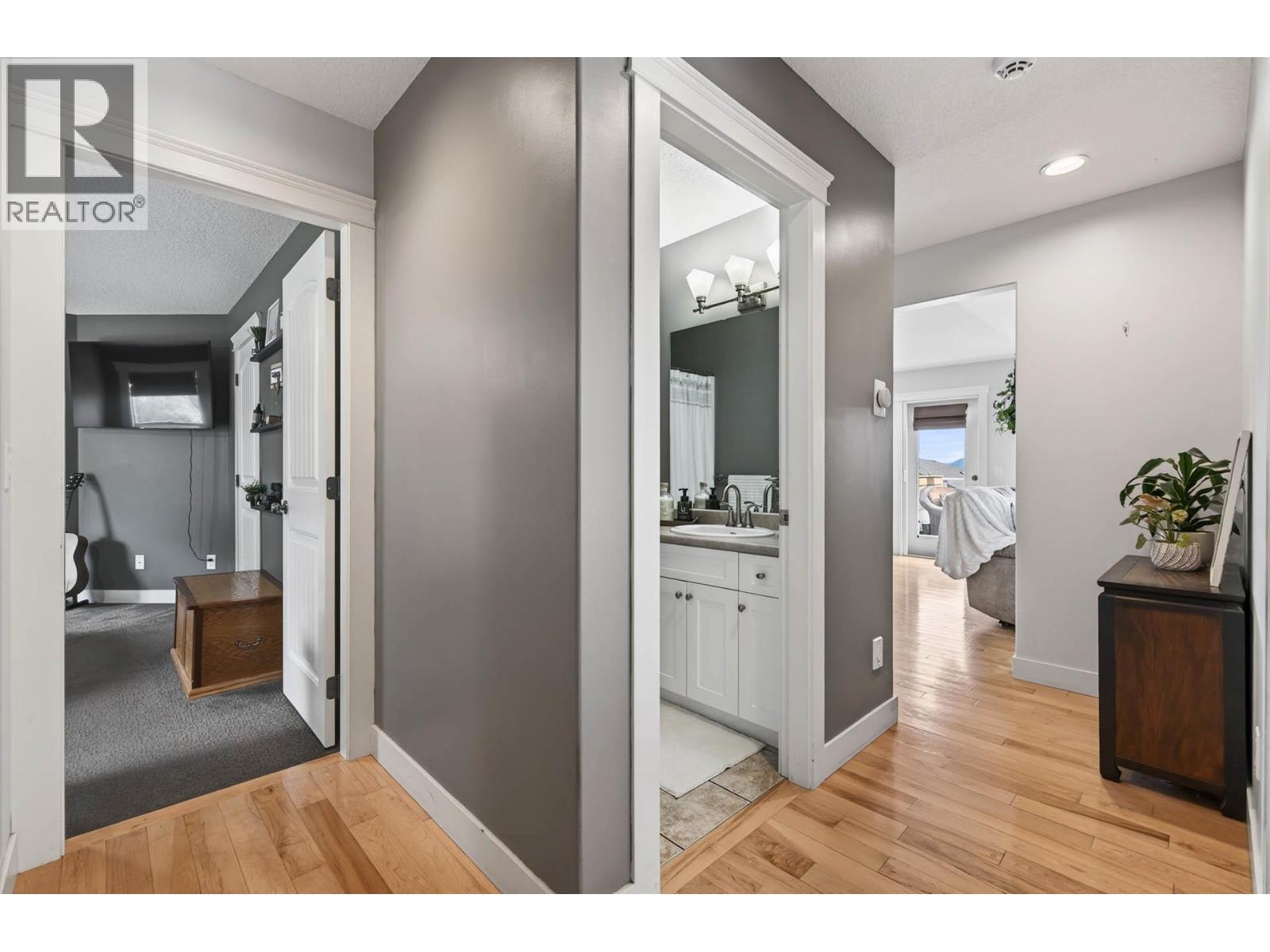 2633 TELFORD DRIVE - 26