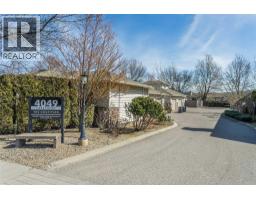 102 4049 LAKESHORE Road, Kelowna