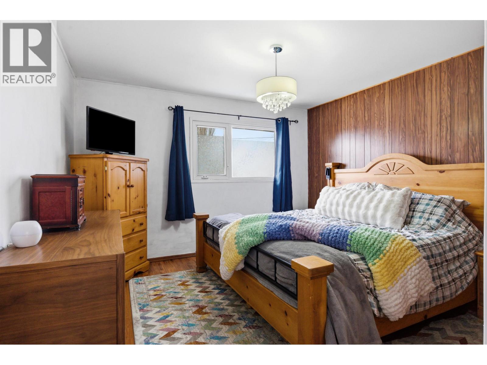 496 N SIXTH AVENUE - 17