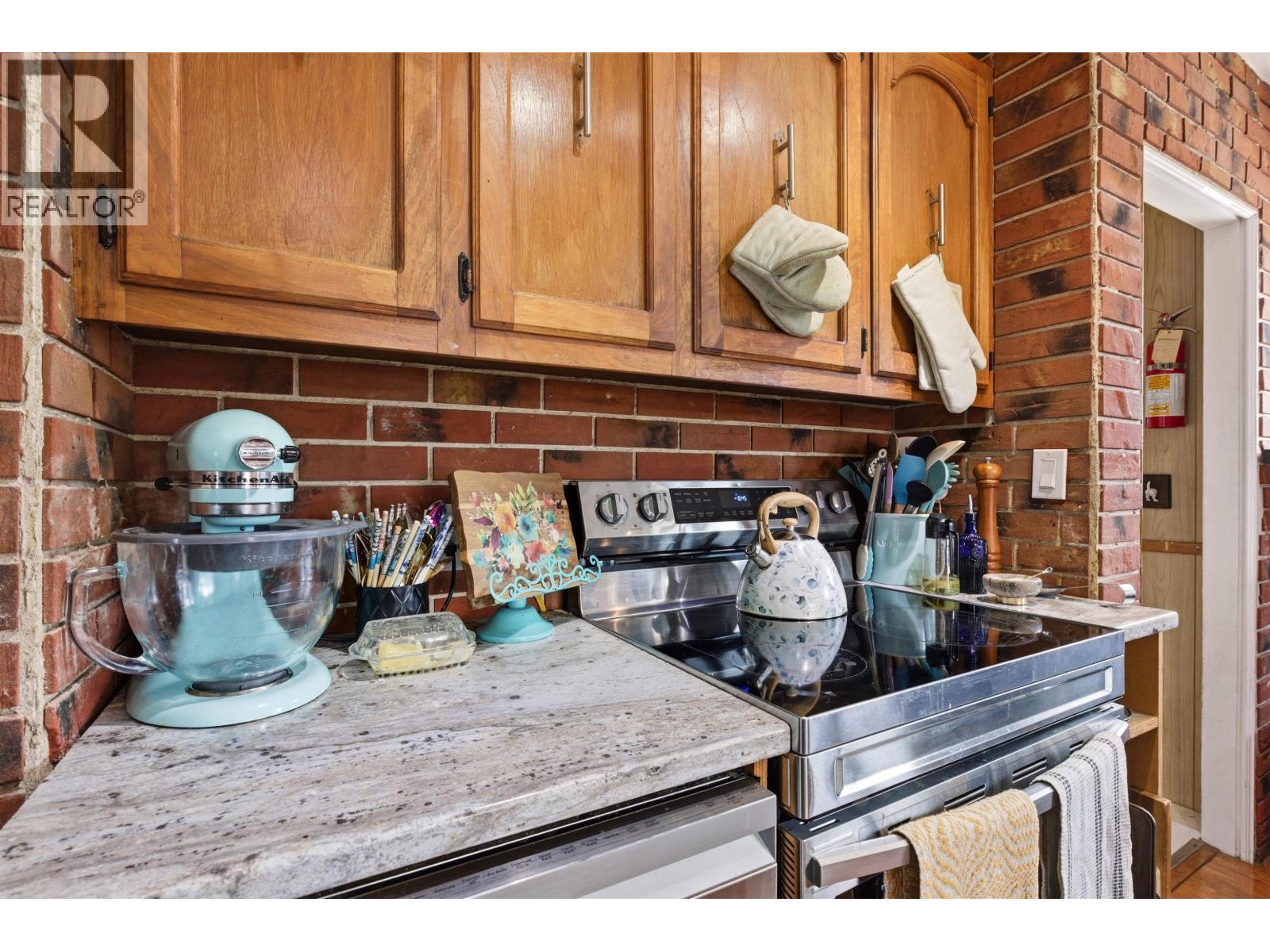 496 N SIXTH AVENUE - 13