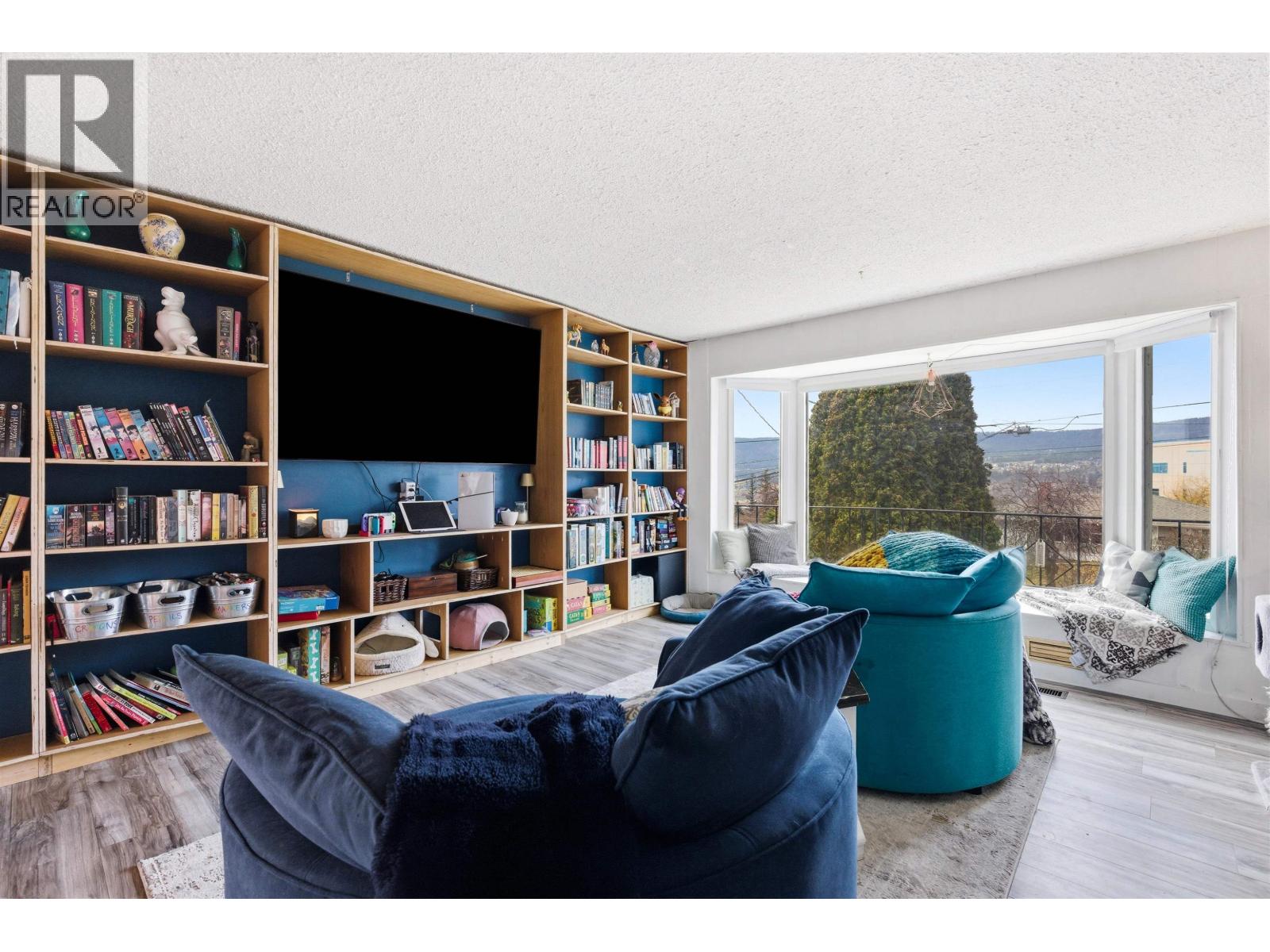 496 N SIXTH AVENUE - 9