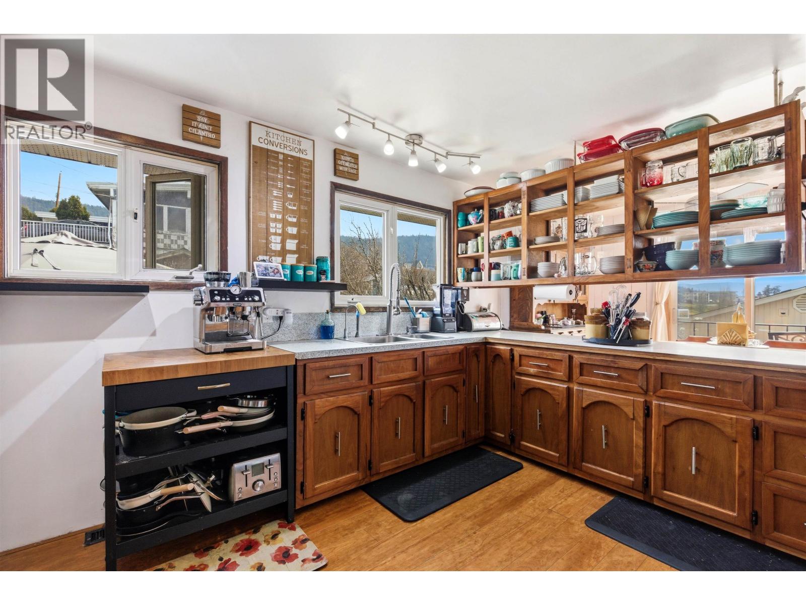 496 N SIXTH AVENUE - 11