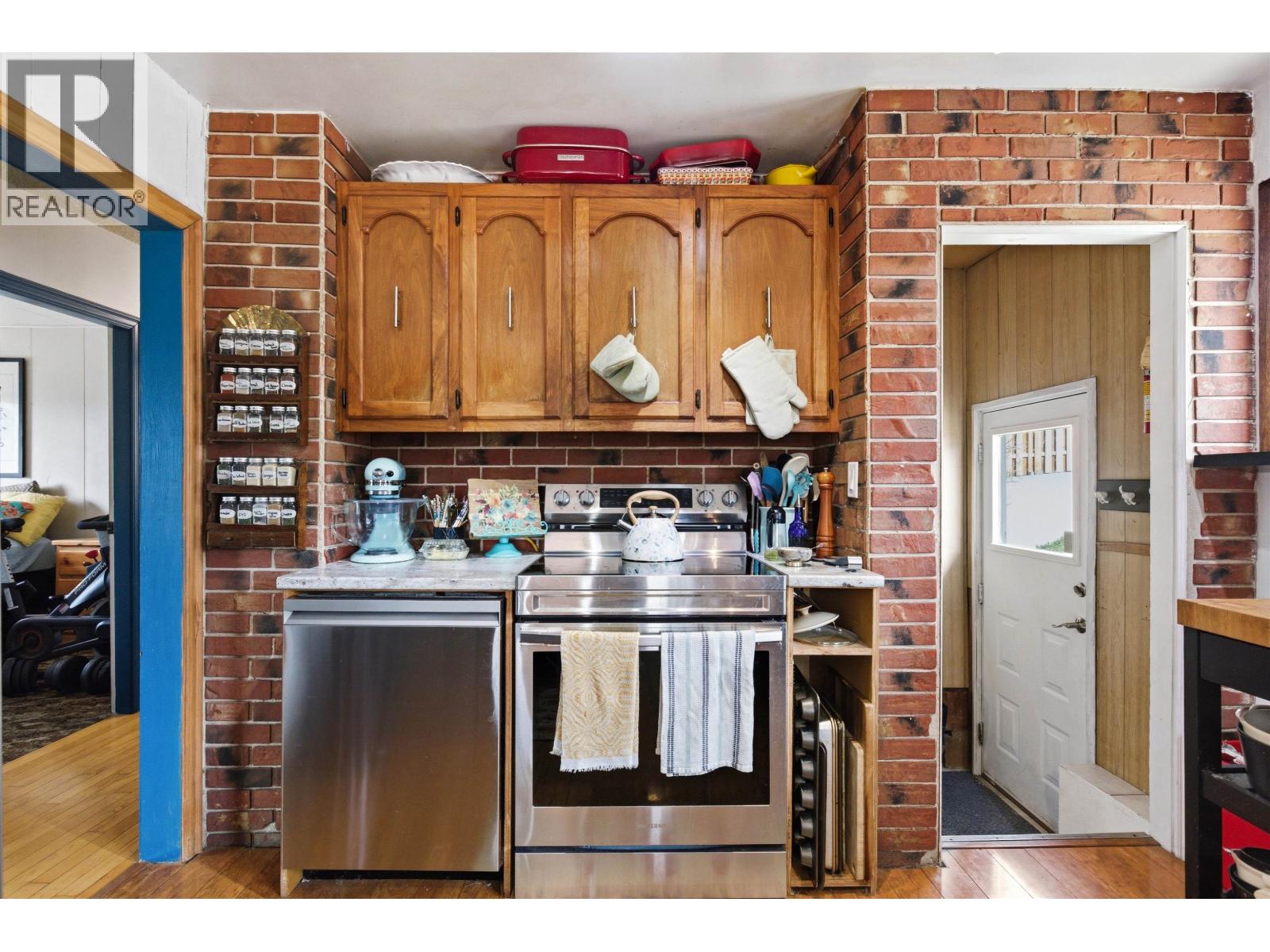 496 N SIXTH AVENUE - 12