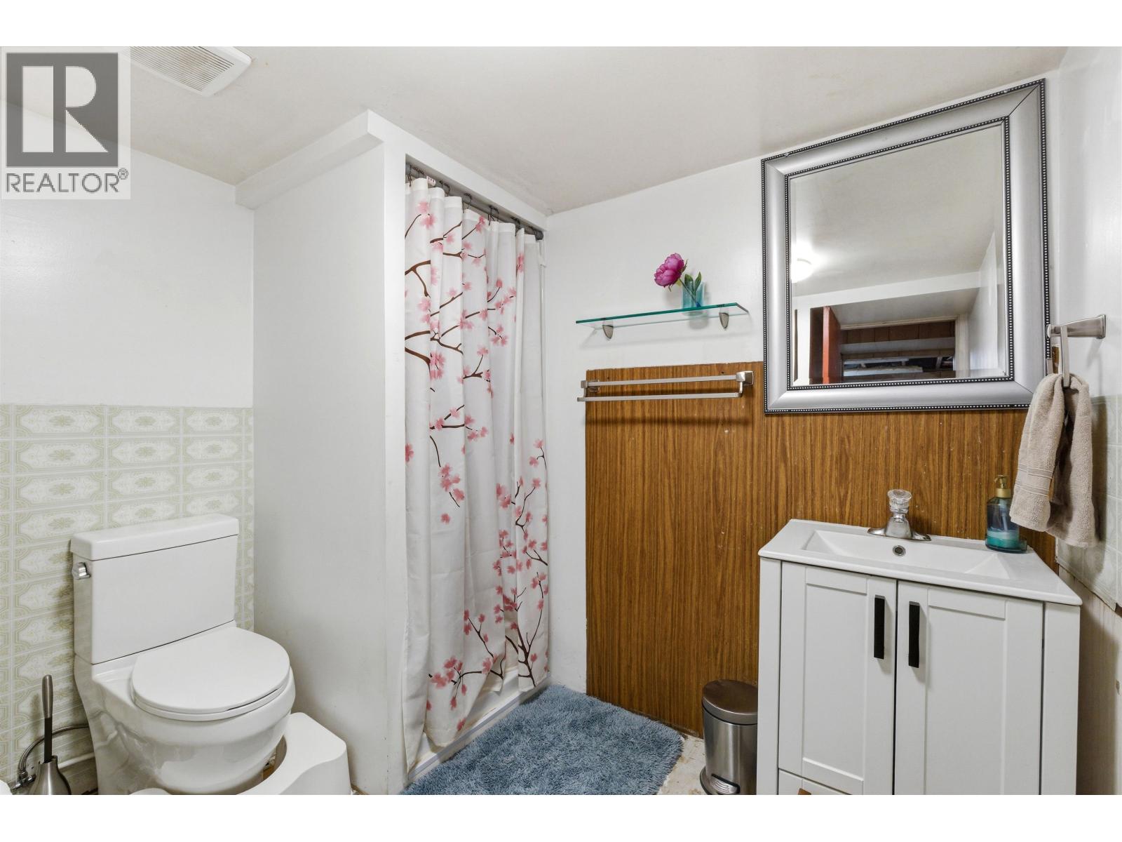 496 N SIXTH AVENUE - 20