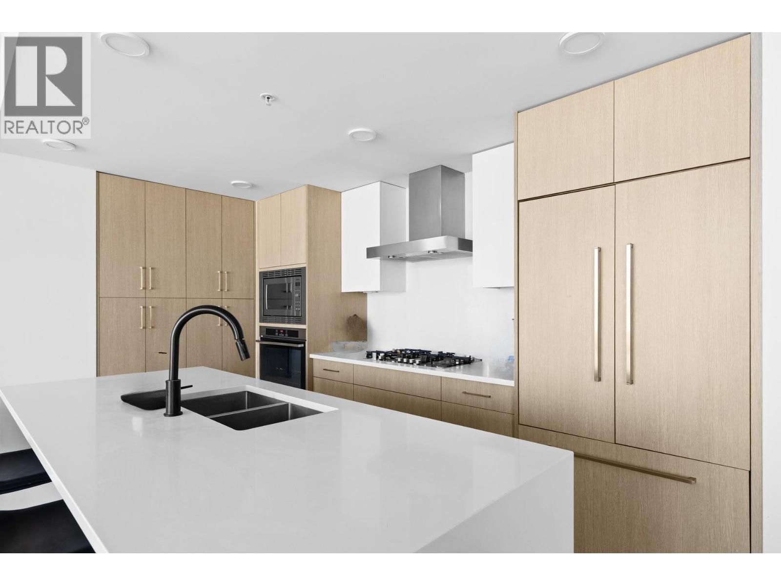 802 1588 Ellis Street, Kelowna