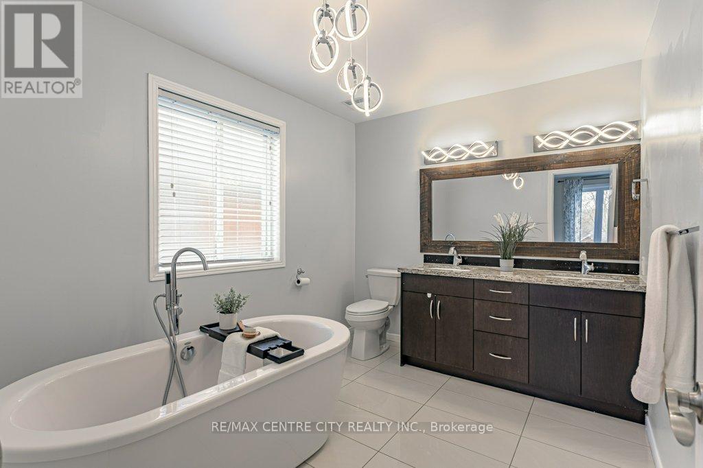 194 COMMISSIONERS ROAD E Property Photo