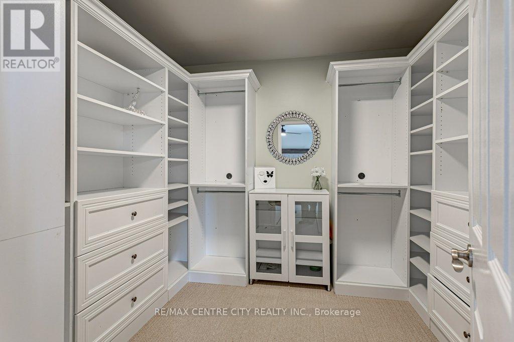 194 COMMISSIONERS ROAD E Property Photo