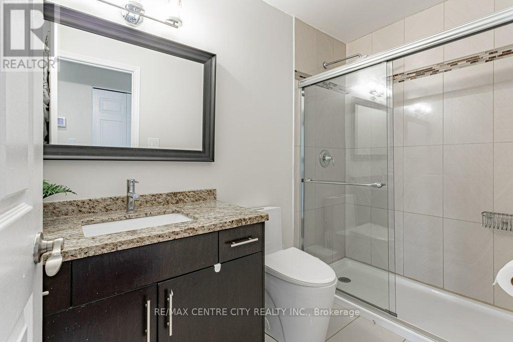 194 COMMISSIONERS ROAD E Property Photo