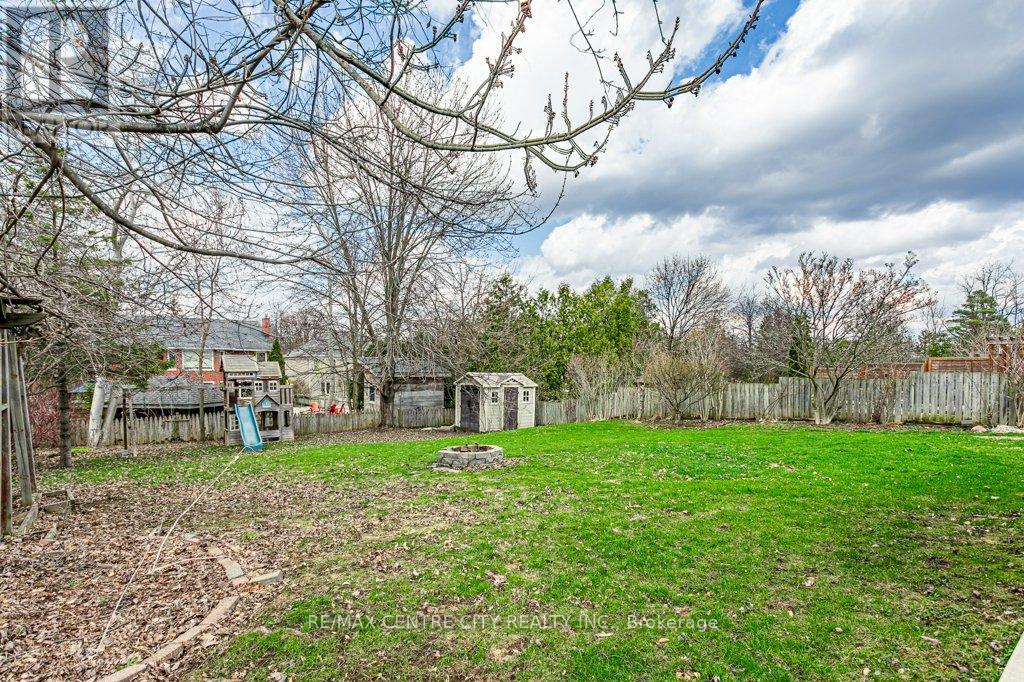 194 COMMISSIONERS ROAD E Property Photo