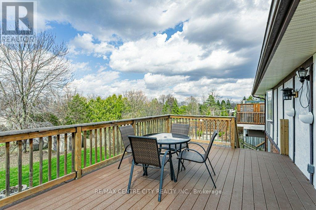 194 COMMISSIONERS ROAD E Property Photo