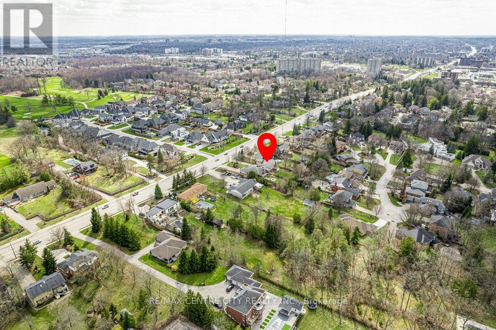 194 COMMISSIONERS ROAD E Property Photo