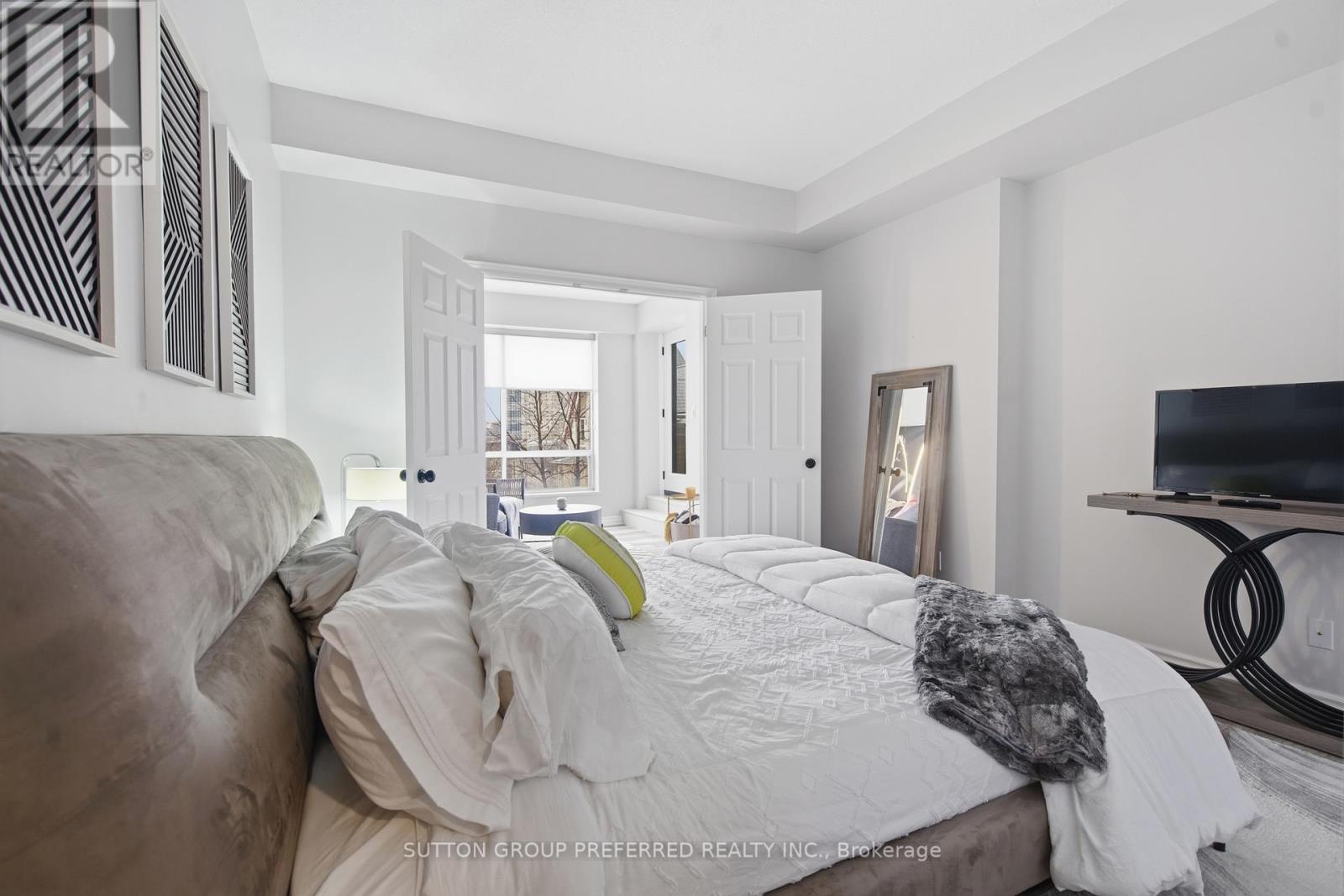 #310 250 SYDENHAM STREET - 25
