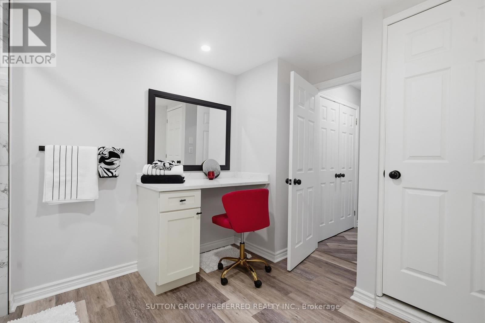 #310 250 SYDENHAM STREET - 34